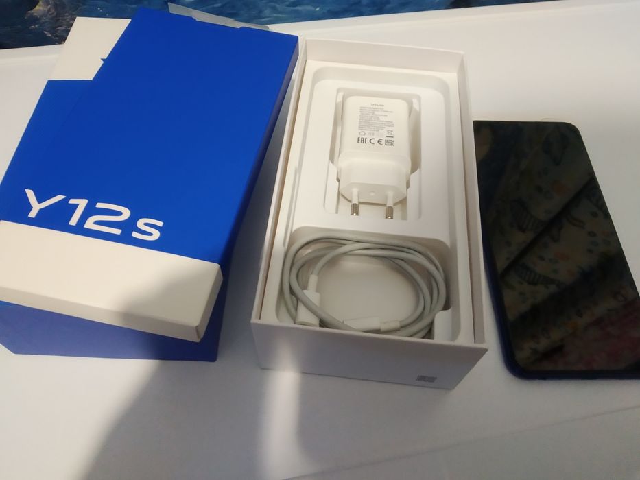 Продам смартфон Vivo Y12S