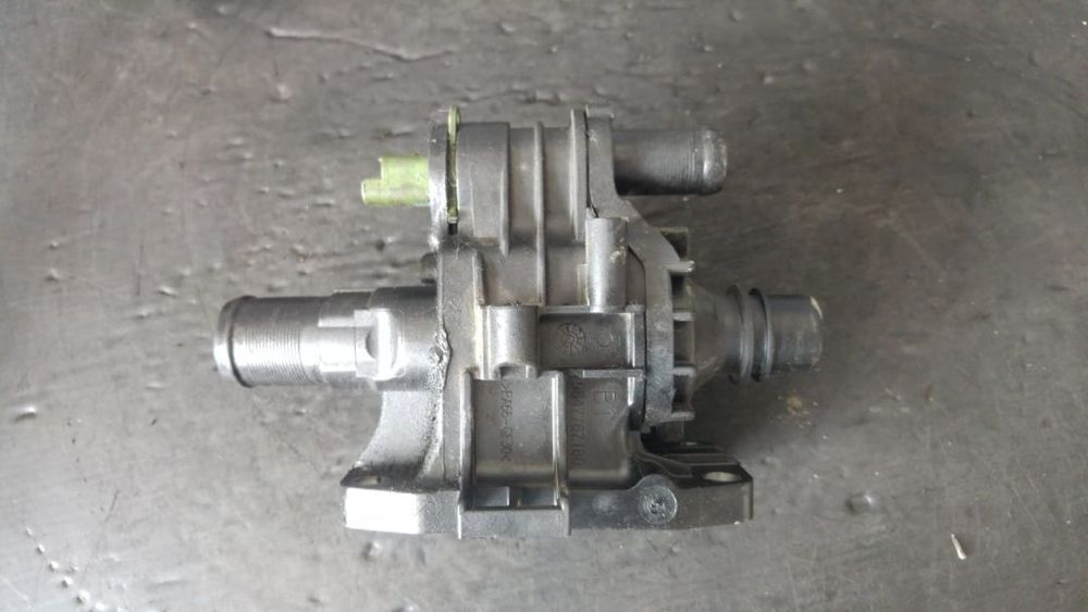 carcasa termostat 1.6 tdci ford fiesta 6 ford focus 2 9647767180