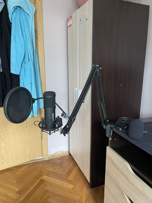 Genesis Radium 400 microphone