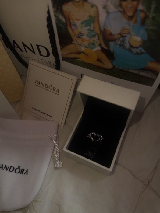 Кольцо Pandora «Сердце» в фирменной упаковке