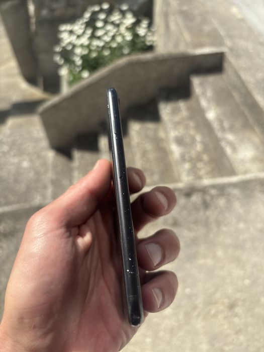 Iphone SE 2020 цената е по договаряне