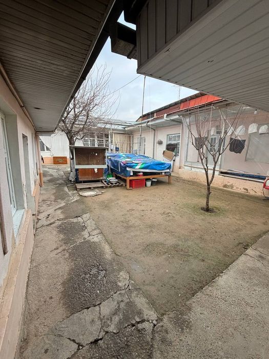 Hovli sotiladi,4.5sotix,turt burchak hovli,qazimahalla
