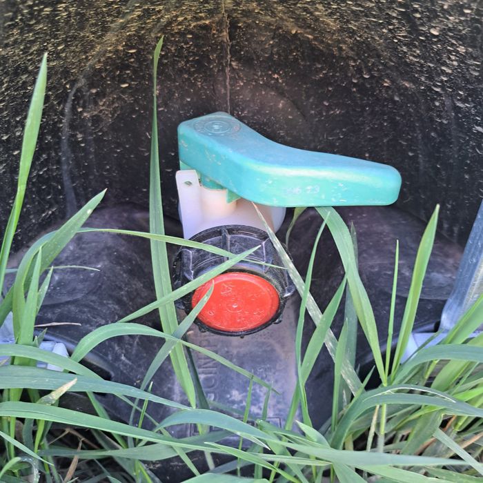 Vând cub pentru apă, lichide de 1.000 de litri