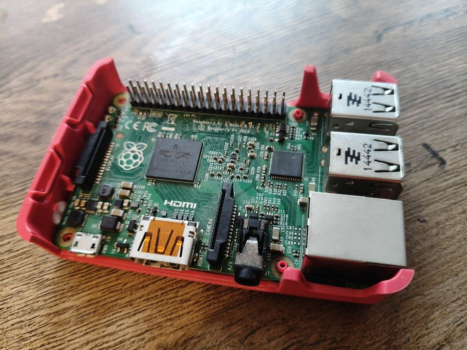 Raspberry Pi 2 carcasa si alimentator
