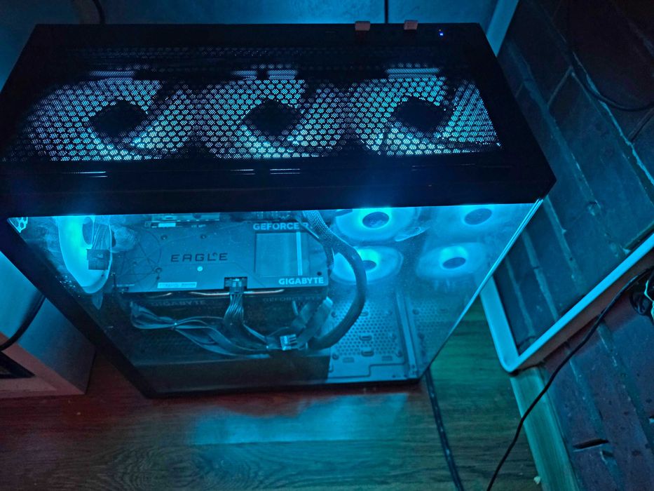 Геймърски компютър Intel с Gigabyte GeForce RTX 4060 EAGLE OC в гаранция