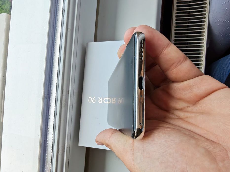Vand HONOR 90 impecabil