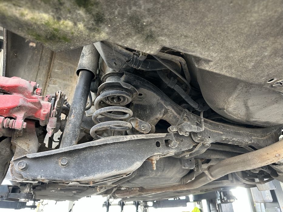 Заден мост за Тойота Авенсис Т27 комби!!!