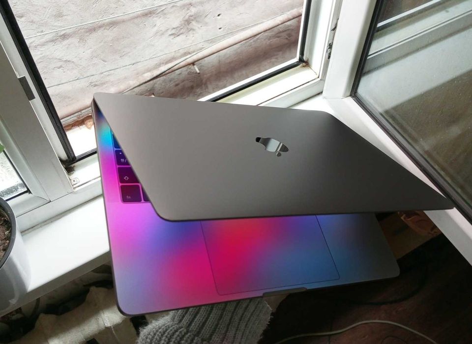 Apple MacBook PRO. Full Комплект. В отличном состояние.