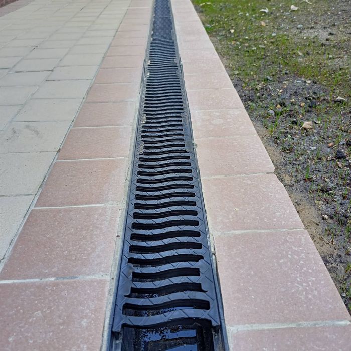 Бусчатка ва кафелли йолаклар учун копкогли лоток ва траплар.