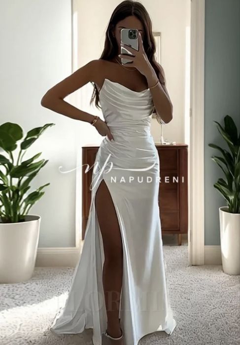 дълга официална бяла рокля от сатен