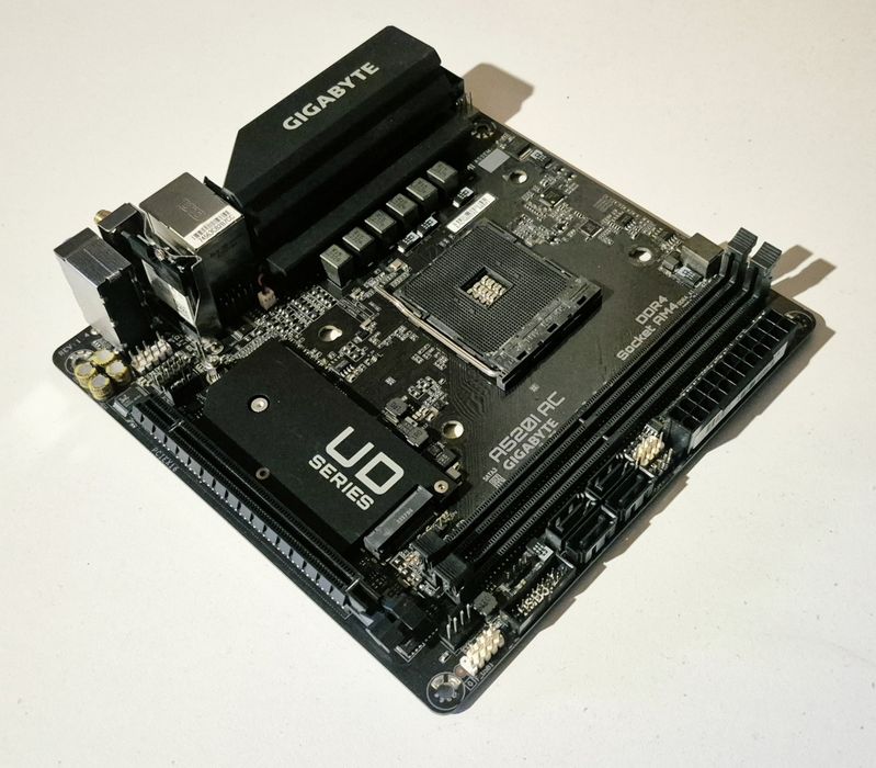Placa baza gaming GIGABYTE A520I AC AMD A520 AM4 Wifi 5GHz