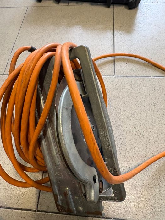 Ръчен циркуляр Black& Decker