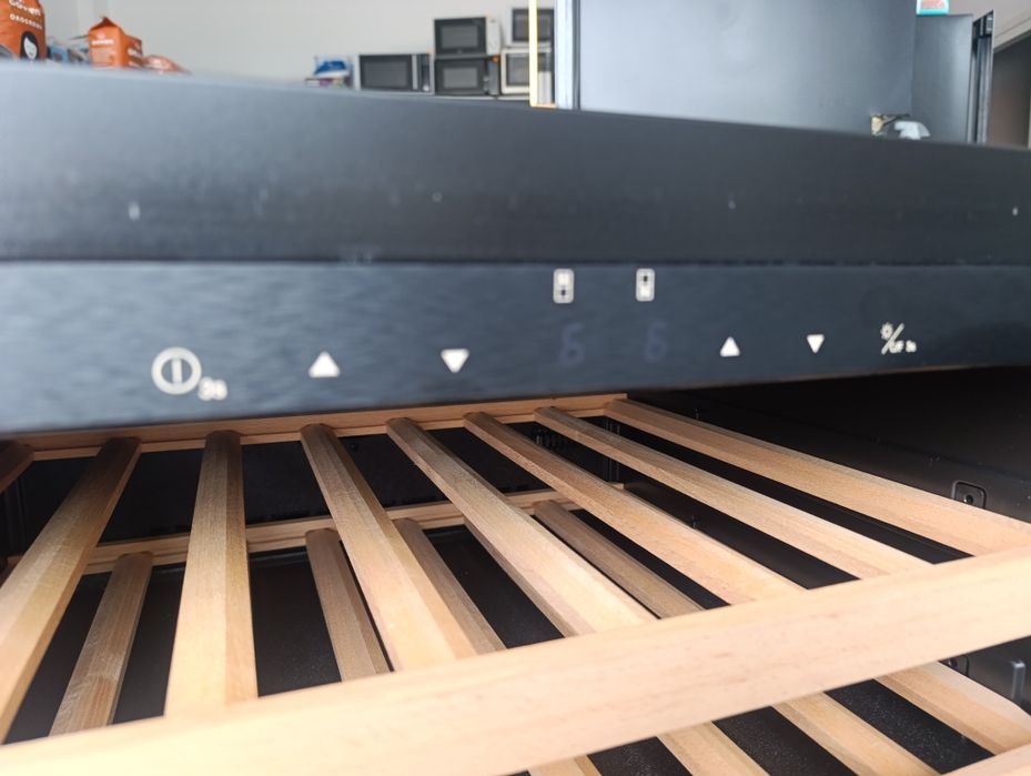 Витрина за вино WINE COOLER