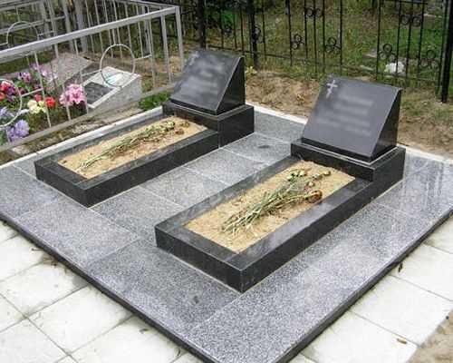 Памятники на кладбище