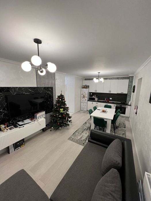 Vand apartament 3 camere,Prima Universitatii