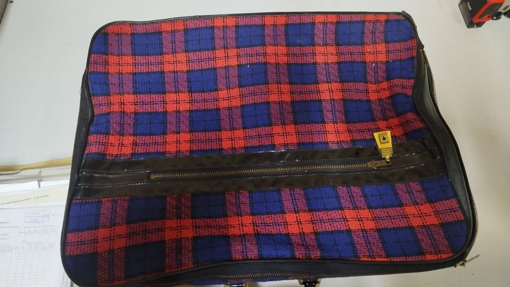 Ретро чемодан в хорошем состоянии