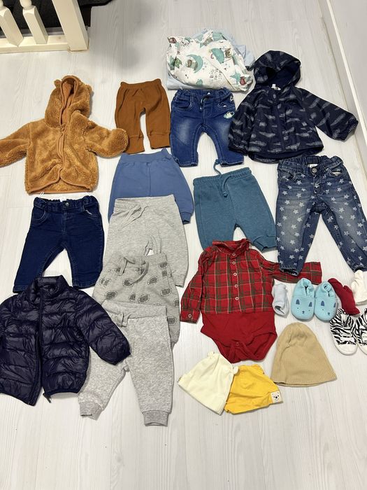 Lot haine bebelusi marimea 0/3 luni , 2/4 luni