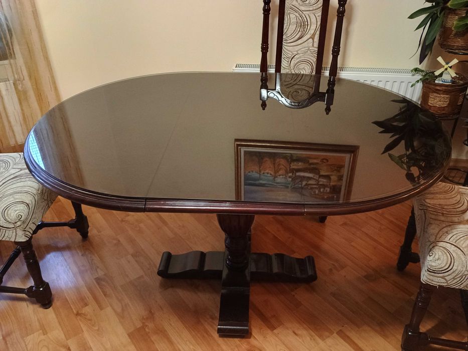 Разтегателна маса и столове