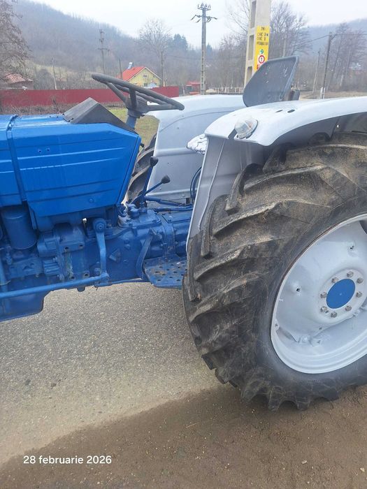 Tractor Universal 445