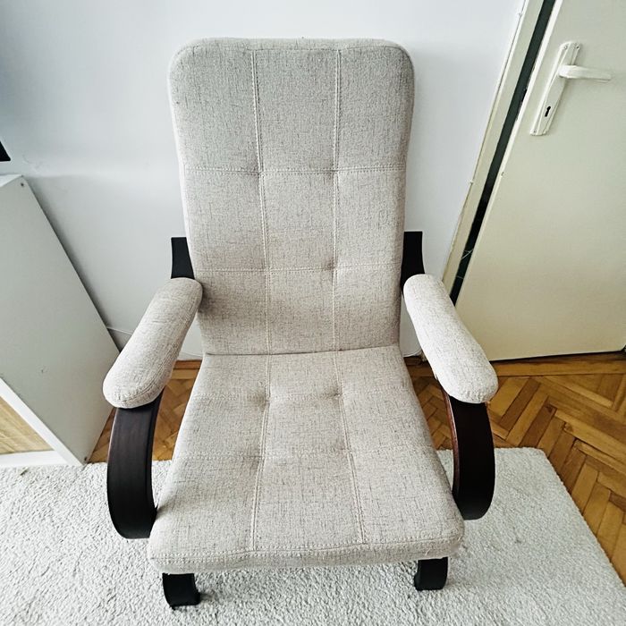 Scaun Mobexpert tapitat in stare buna