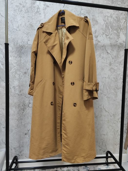 Дублёнка чёрная, новая. Тренч бежевый, б/у..