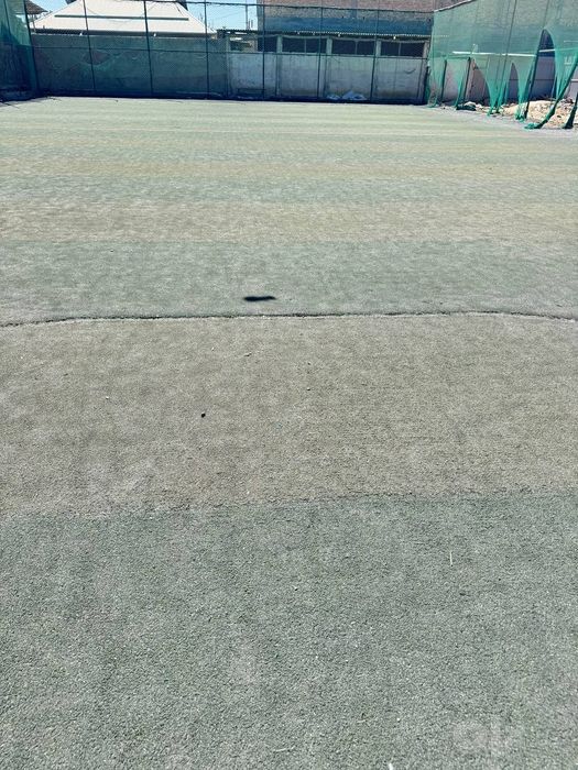 Mini stadiondan chiqgan gazon, xolati yaxshi
