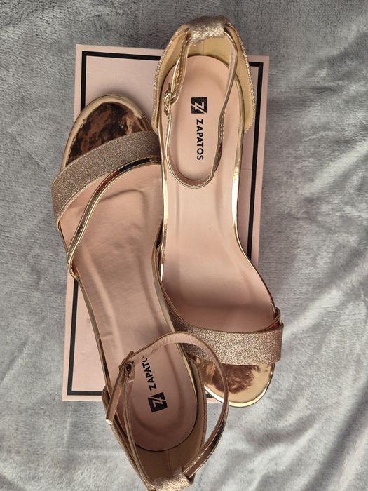 Красиви сандали с брокат