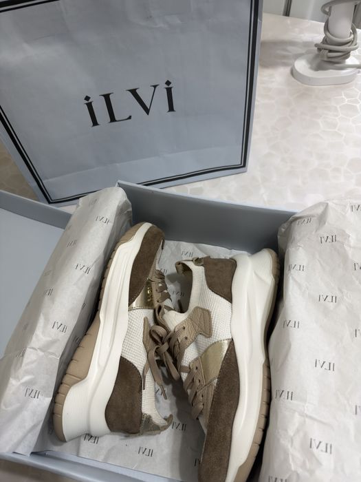 Женский кроссовки