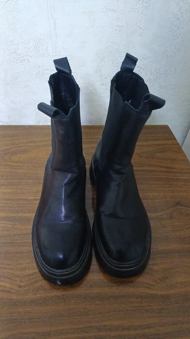 Продам кожаные женские сапоги