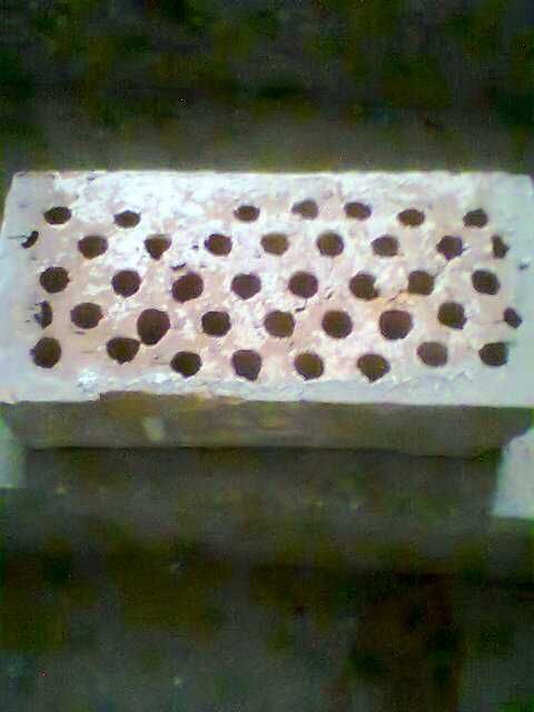 Продавам тухли  единични