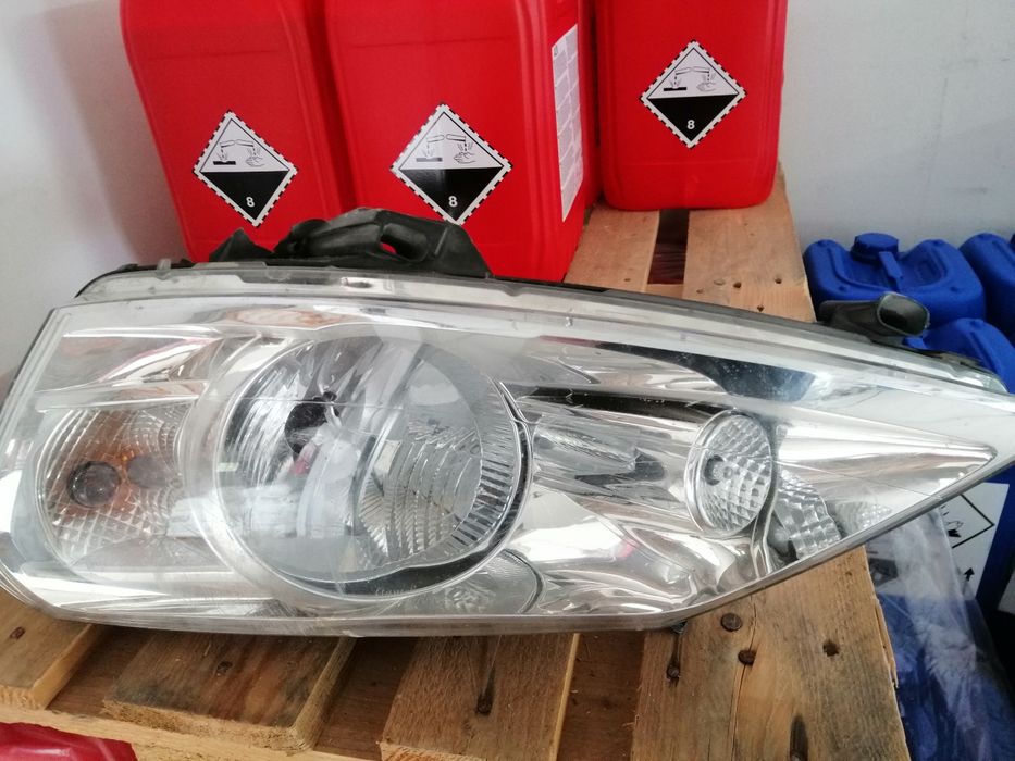 Far citroen jumpi fata stânga.