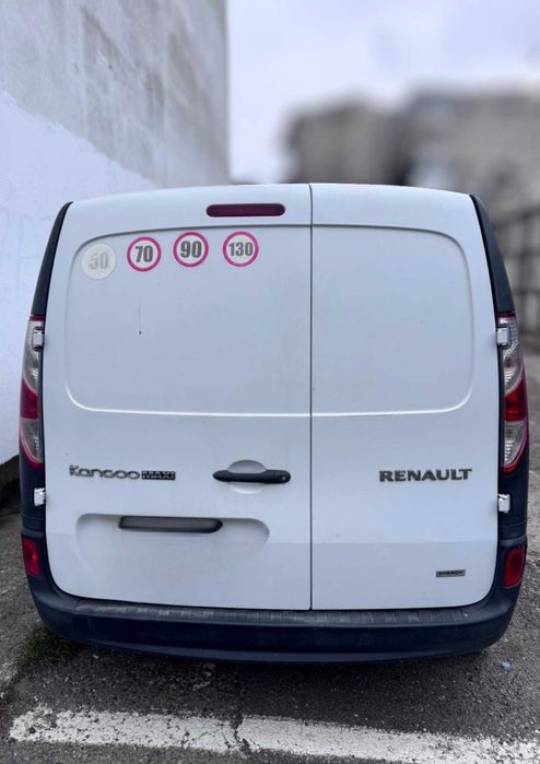Vand Renault Kangoo /monovolum/ an fabricatie 2015/ doua seturi de cauciucuri/ pret negociabil