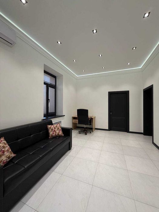 Срочно продаётся 
Евро нежилое помещение
Мирабад
Сев.вокзал
Саракулька