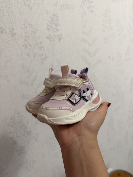 Продам детскую обувь