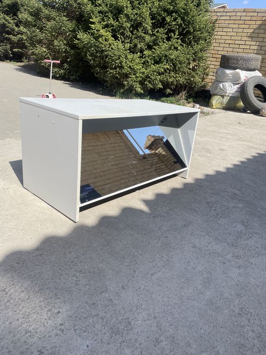 Полка с зеркалом для примерки обуви