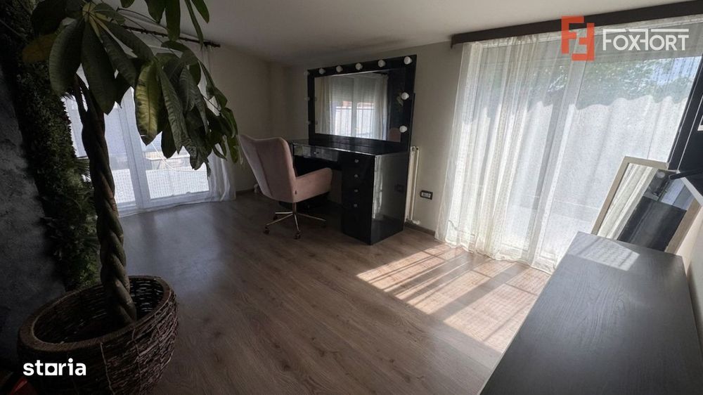 Casa la curte comuna cu 3 camere, zona Dambovita