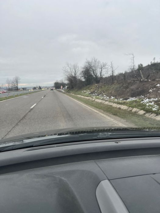 Лице на главния  път на вход на гр.Казанлък от Стара Загора.