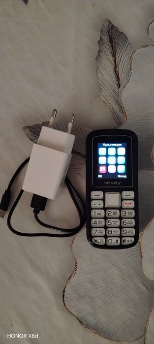 Продаëтся кнопочный телефон Novey 106