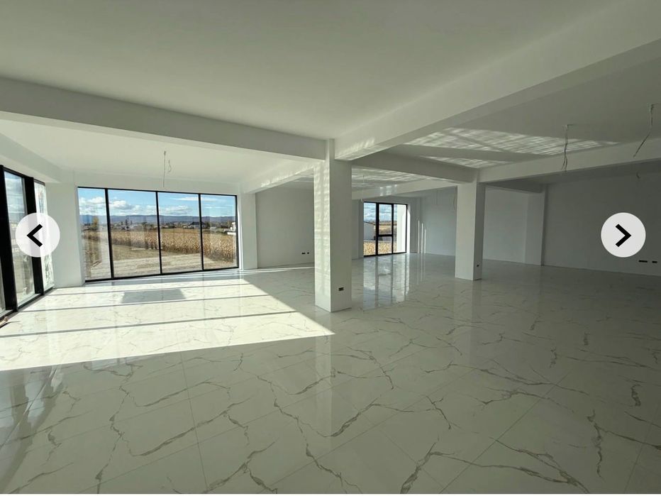 De închiriat 3 spații de 200 m2 și hală de 450m2
În Rădăuți