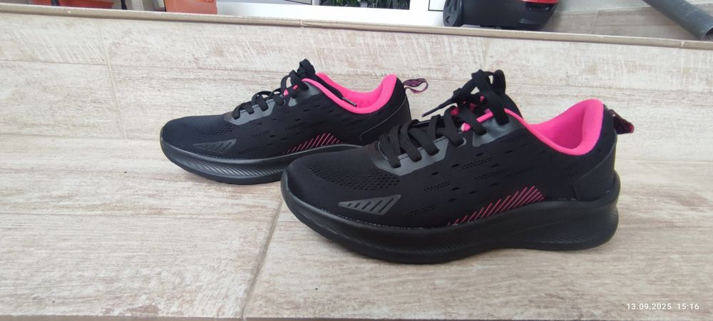 Маратонки за момиче