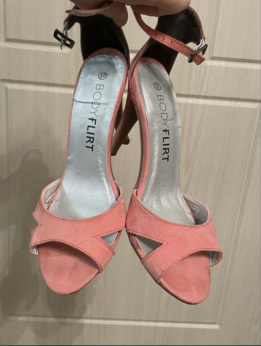 Обувь босоножки танкетки