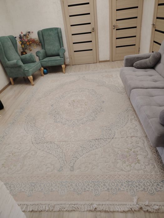 Продам ковёр Иранский 3.20 на 2.20.