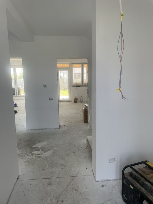 Vand casa individuala