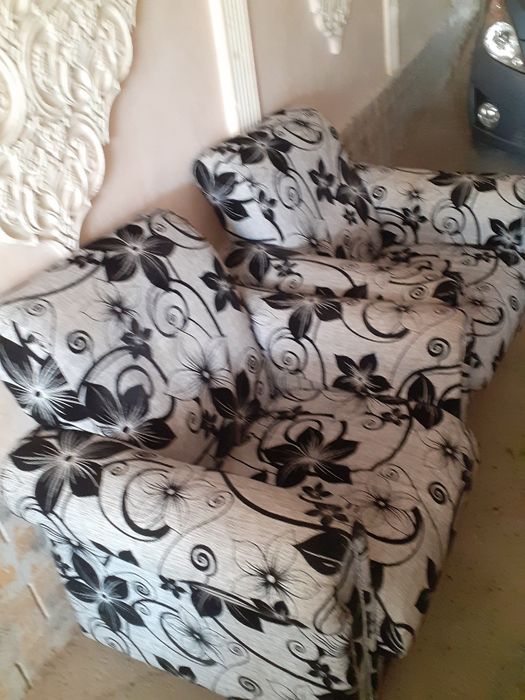 2 расскладные диваны и  2 кресло