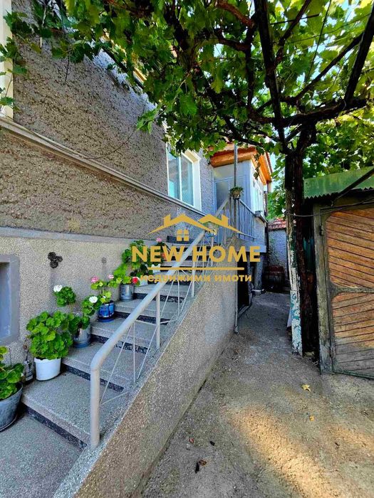 Къща с гараж - район Пинета