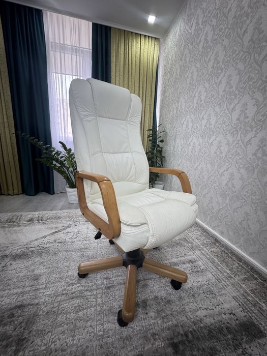 Продам кожаное кресло.