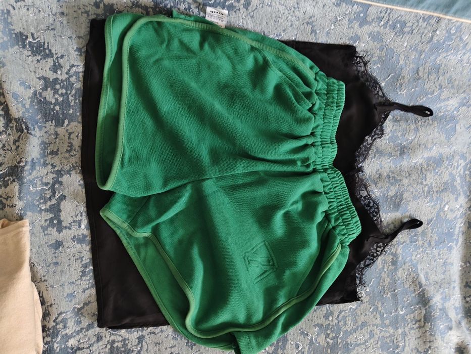 Отдам даром женскую одежду