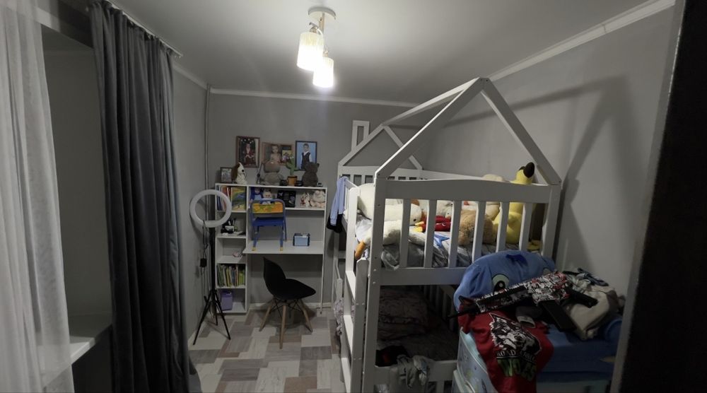Продам 4 комнатную квартиру
