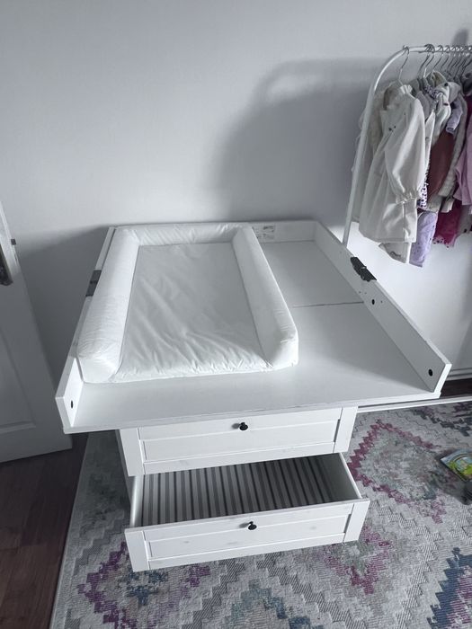 Masa de infasat / comoda alba IKEA (SUNDVIK) cu saltea