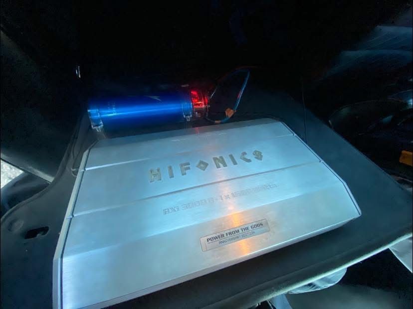 Продава се Моноблок hifonics bxi 3000d